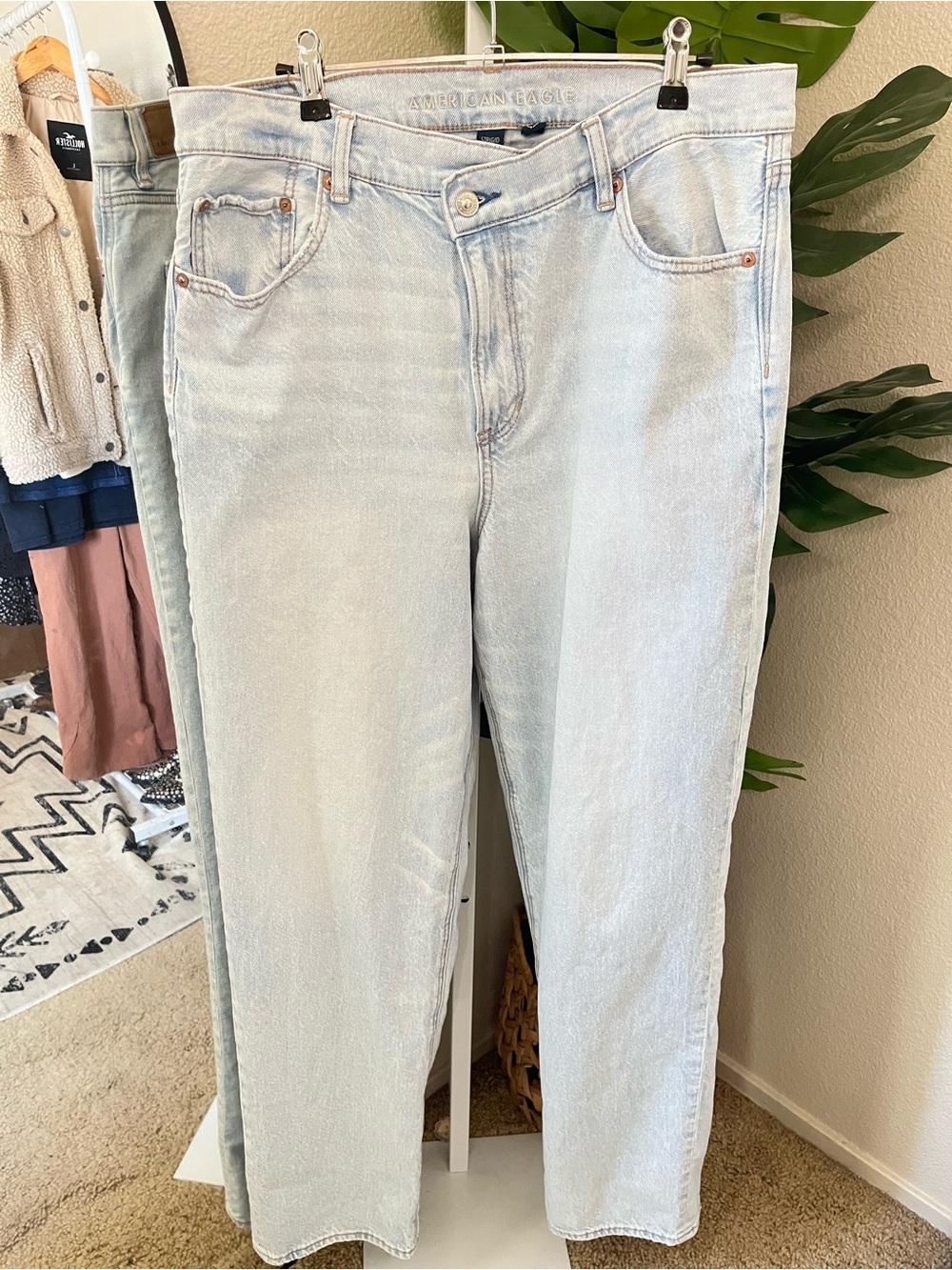 🩵 American Eagle Strigid Light Wash Straight Leg Jeans Size 14 Long